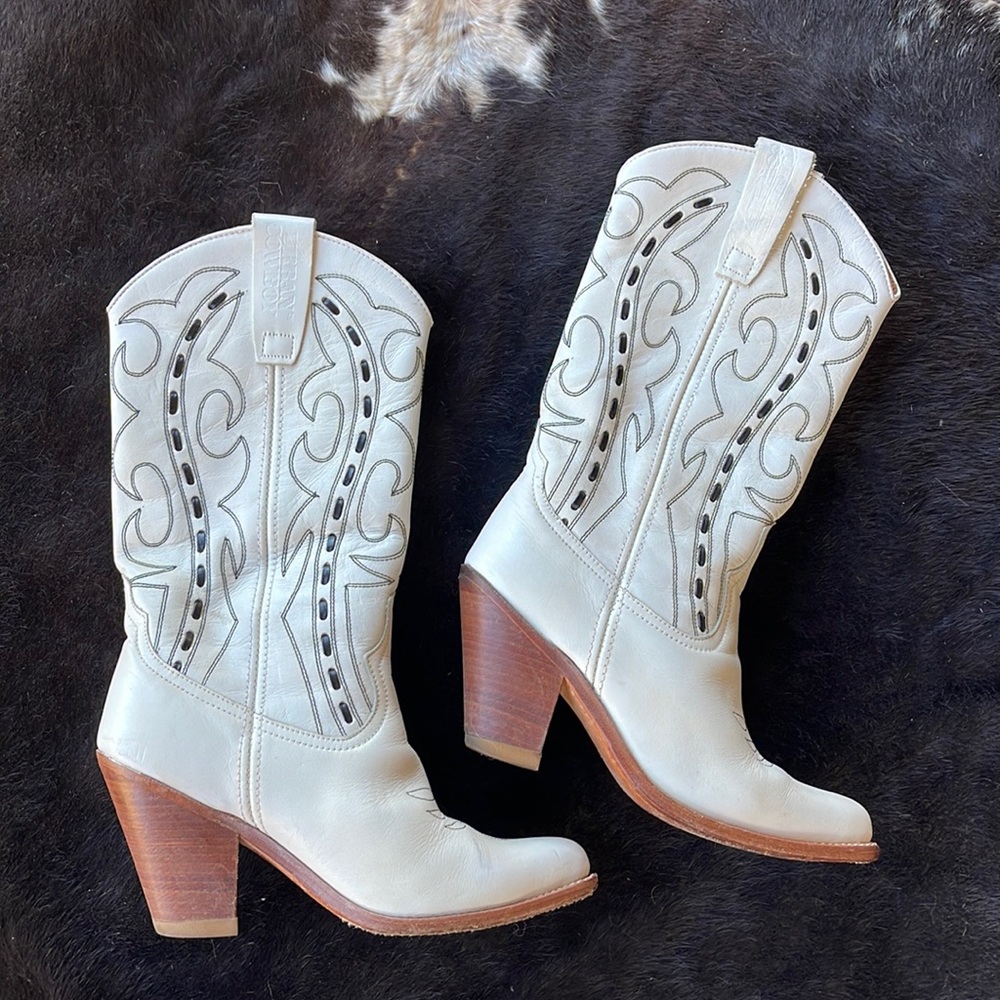 Vintage Urban Cowboy brand ivory leather embroidered stacked heel western boots